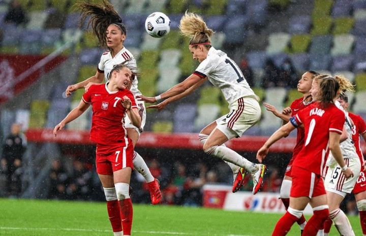 Polki rozbite przez Belgijki