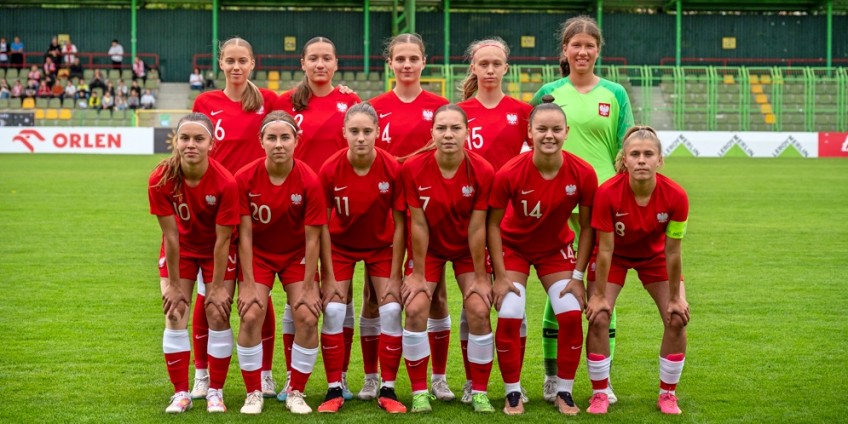 Pewne zwycięstwa i awans siedemnastek