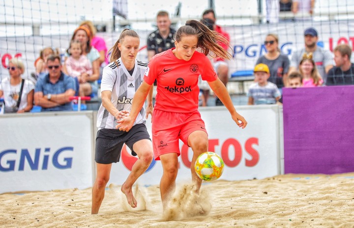 Uczestnicy Pucharu Polski w Beach Soccerze