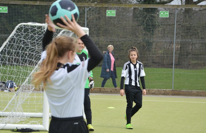 Juventus przejmuje kobiecą piłkę w Toruniu