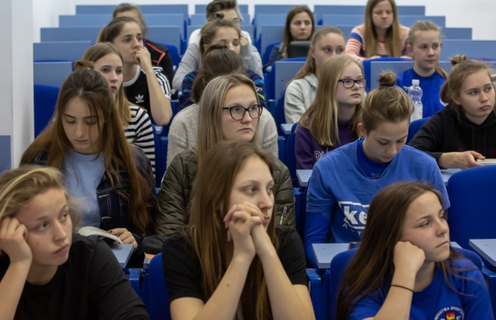 Piłkarki lekiem na brak sędzi