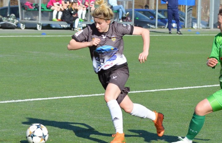 Zaniewska gra i śpiewa