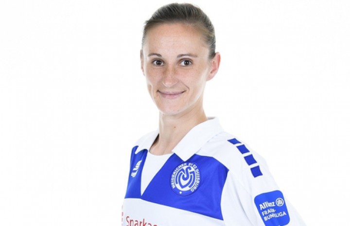 Zadebiutowała w Bundeslidze