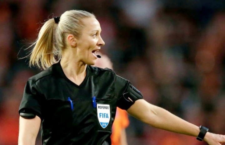 Spadek i awans w hierarchii