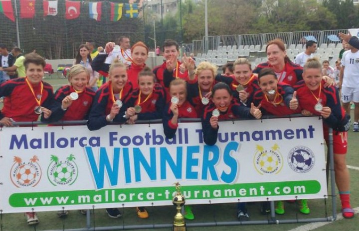 Policjantki z medalem