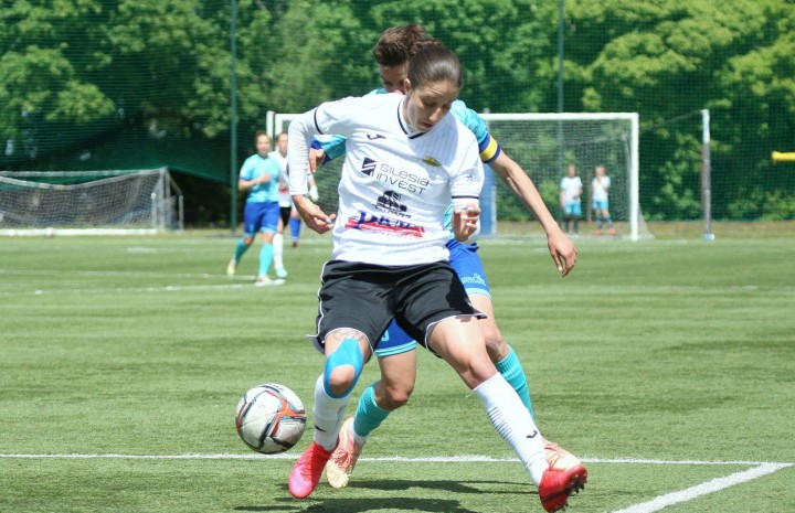 Kostova opuszcza Czarnych Sosnowiec