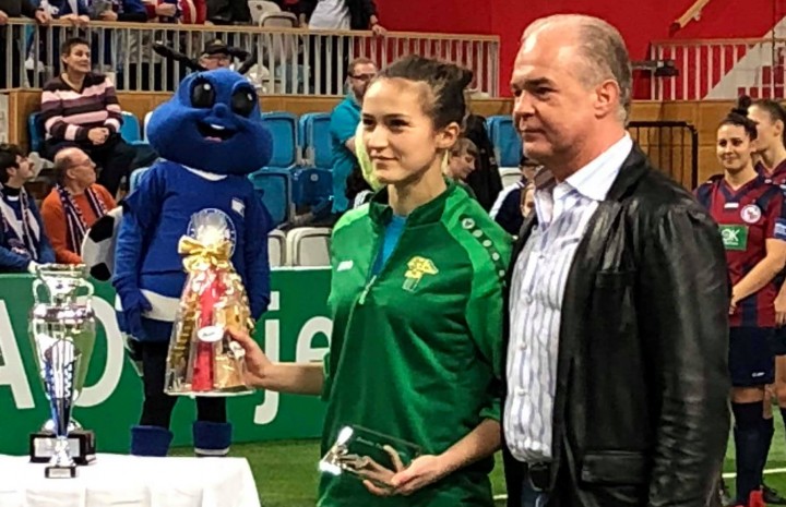 Grały z mistrzyniami