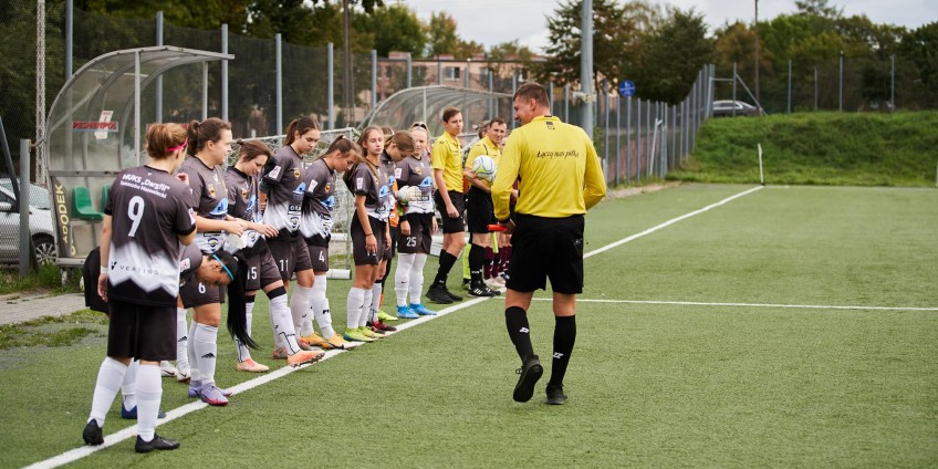 Więcej zawodniczek rezerwowych